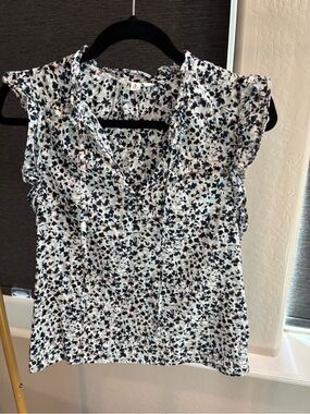 BB Dakota Light Blue Floral V-Neck Ruffle Sleeve Top